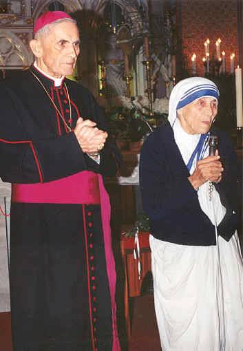 (Matka Tereza s arcibiskupem Vaňákem v Olomouci)